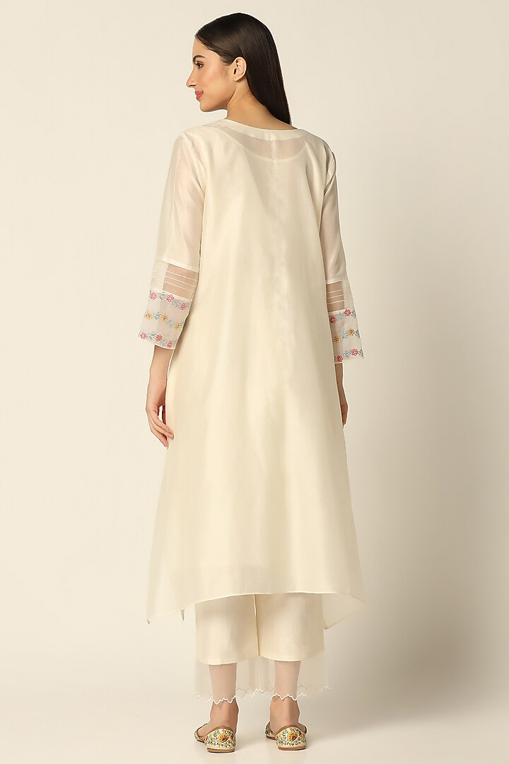 Ecru Chanderi Silk Embroidered Kurta Set by Label Savi Abbot at Pernia's Pop Up Shop