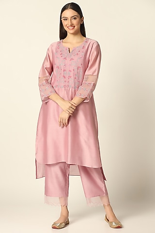 Lilac Chanderi Silk Embroidered Kurta Set by Label Savi Abbot