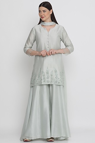 Grey Embroidered Kurta Set by Label Savi Abbot