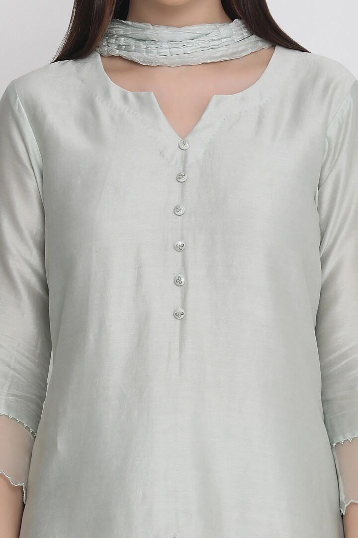 Grey Embroidered Kurta Set by Label Savi Abbot at Pernia's Pop Up Shop