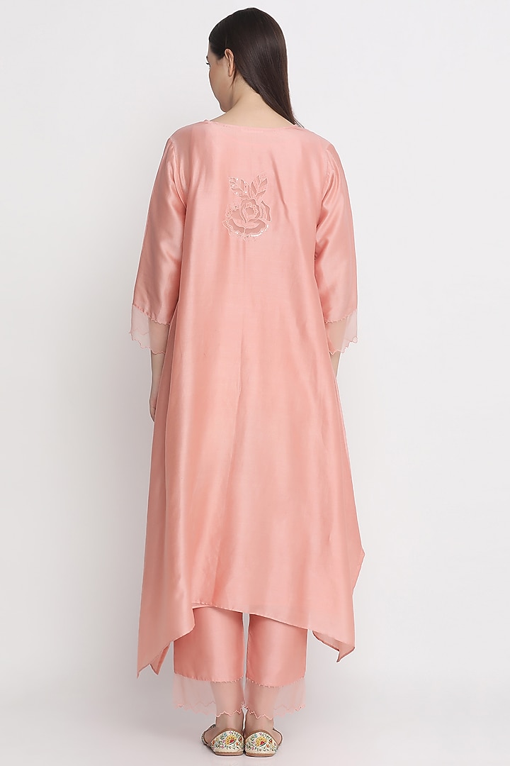 Peach Hand Embroidered Kurta Set by Label Savi Abbot at Pernia's Pop Up Shop