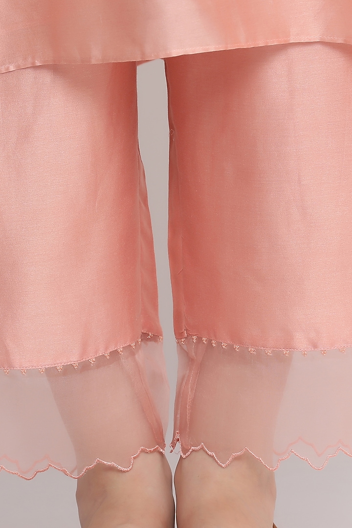 Peach Hand Embroidered Kurta Set by Label Savi Abbot at Pernia's Pop Up Shop