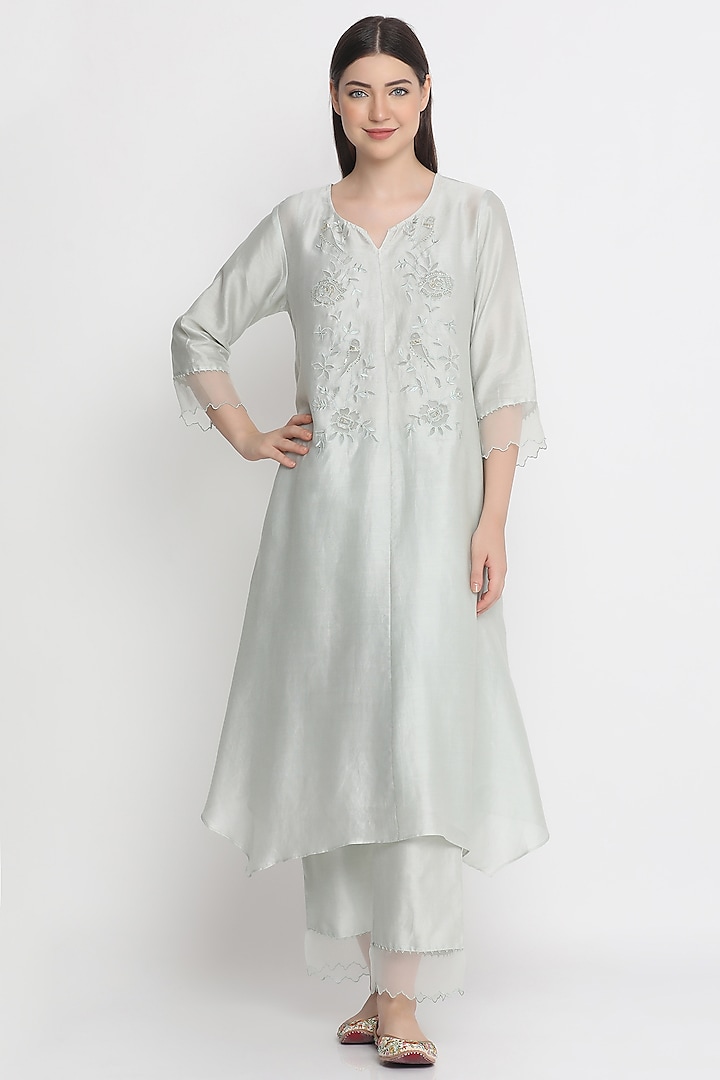 Grey Chanderi Embroidered Kurta Set by Label Savi Abbot