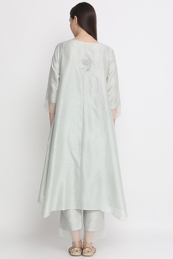 Grey Chanderi Embroidered Kurta Set by Label Savi Abbot at Pernia's Pop Up Shop