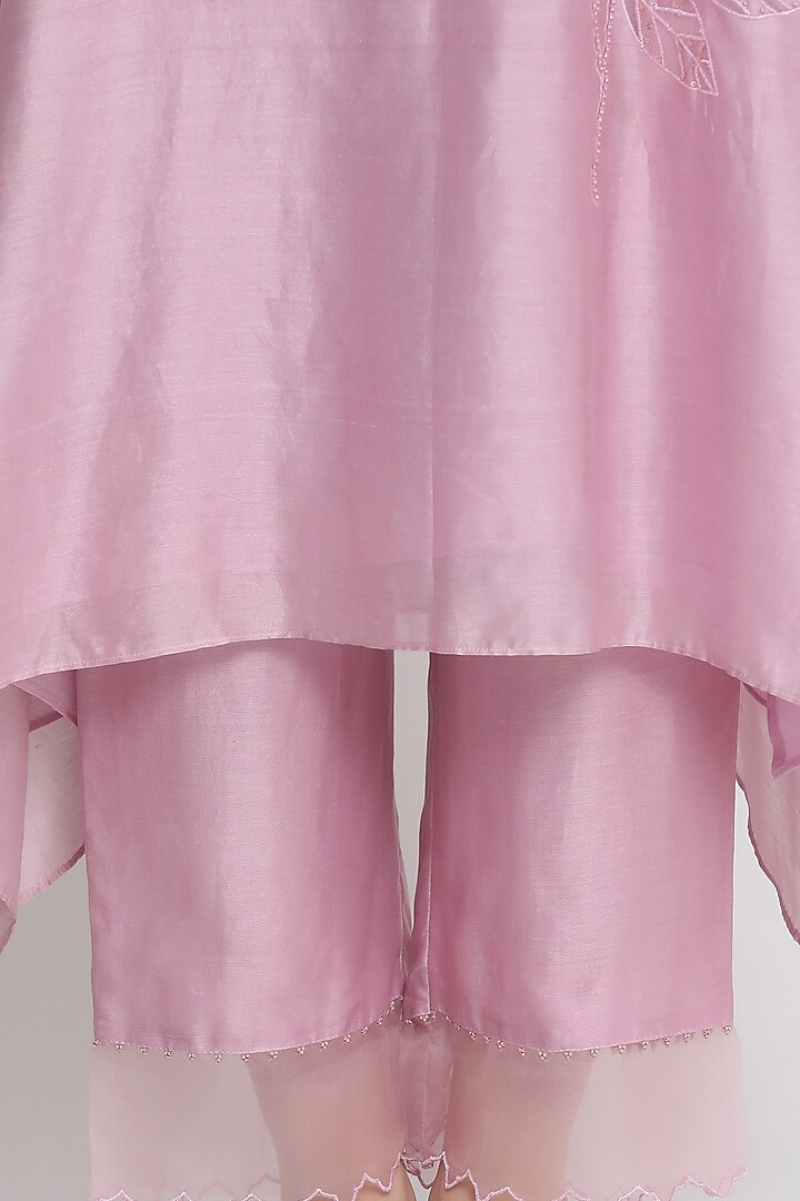 Purple Hand Embroidered Kurta Set by Label Savi Abbot at Pernia's Pop Up Shop