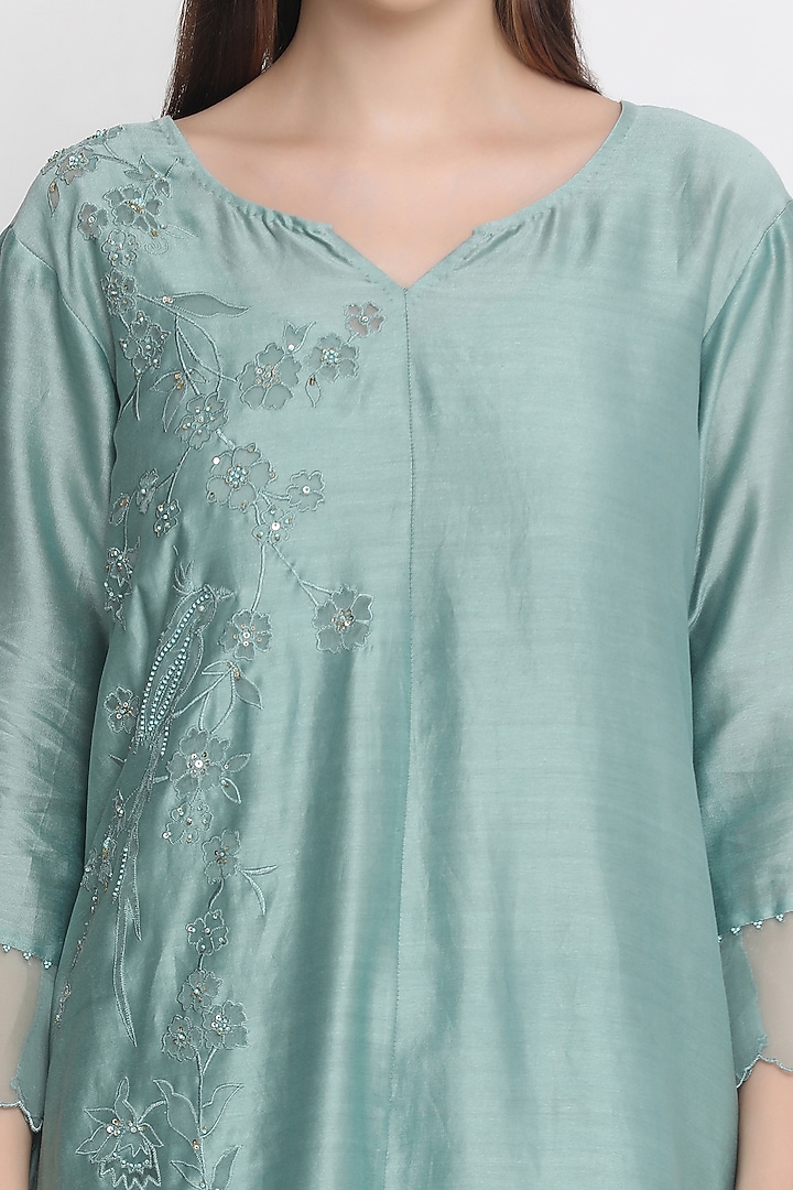 Green Chanderi Embroidered Kurta Set by Label Savi Abbot at Pernia's Pop Up Shop