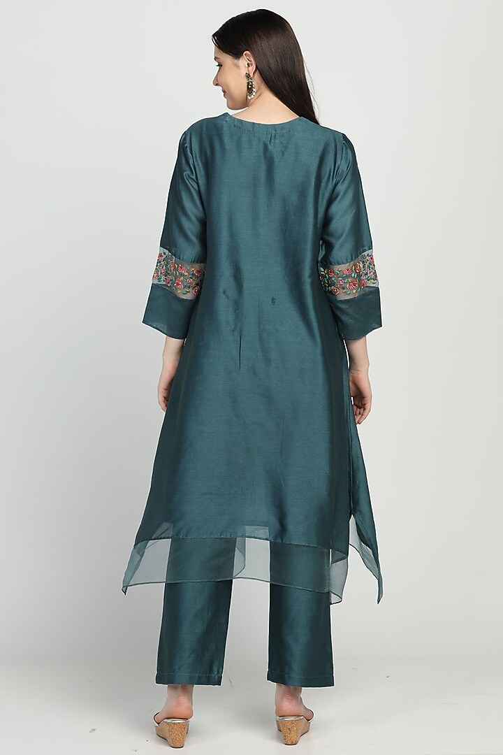 Teal Green Embroidered Kurta Set by Label Savi Abbot at Pernia's Pop Up Shop