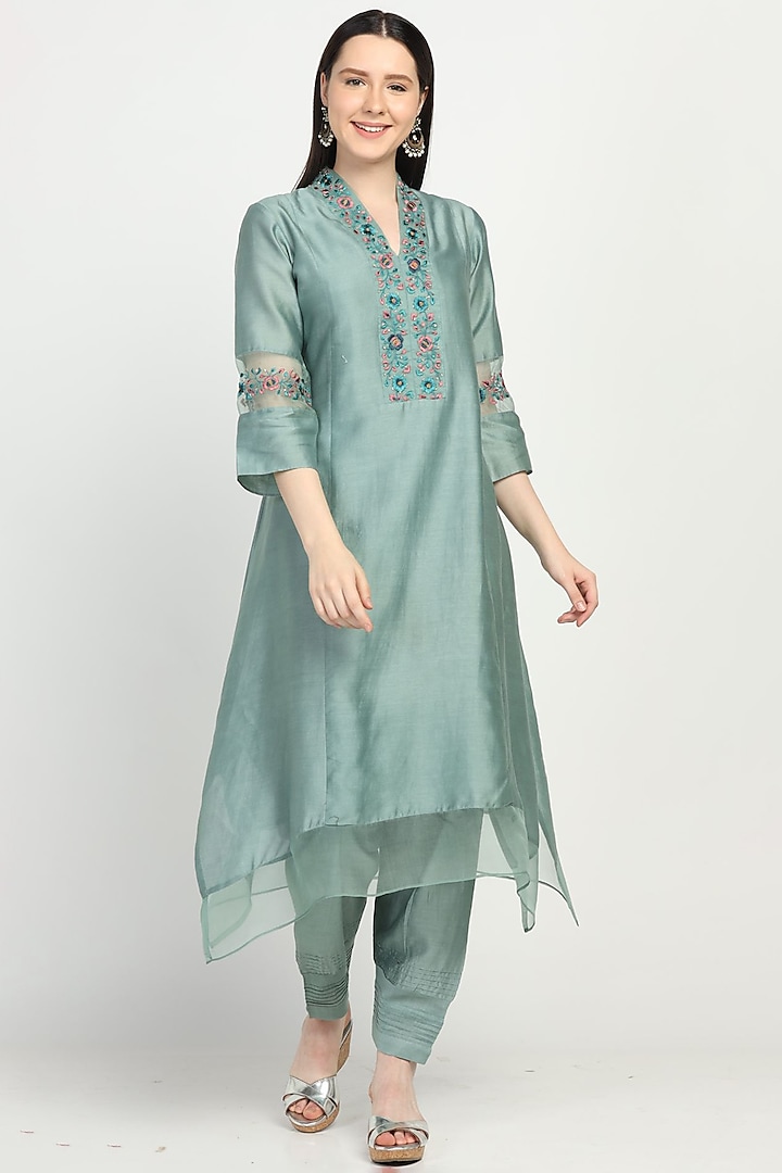 Sage Green Embroidered Kurta Set by Label Savi Abbot at Pernia's Pop Up Shop