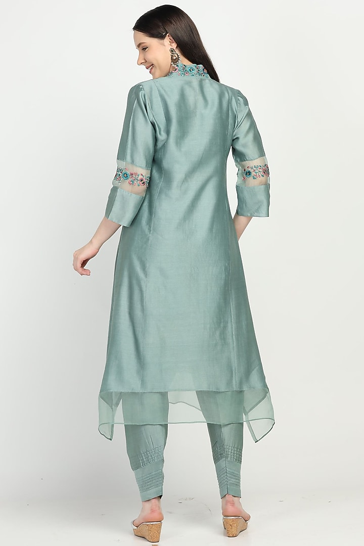Sage Green Embroidered Kurta Set by Label Savi Abbot at Pernia's Pop Up Shop
