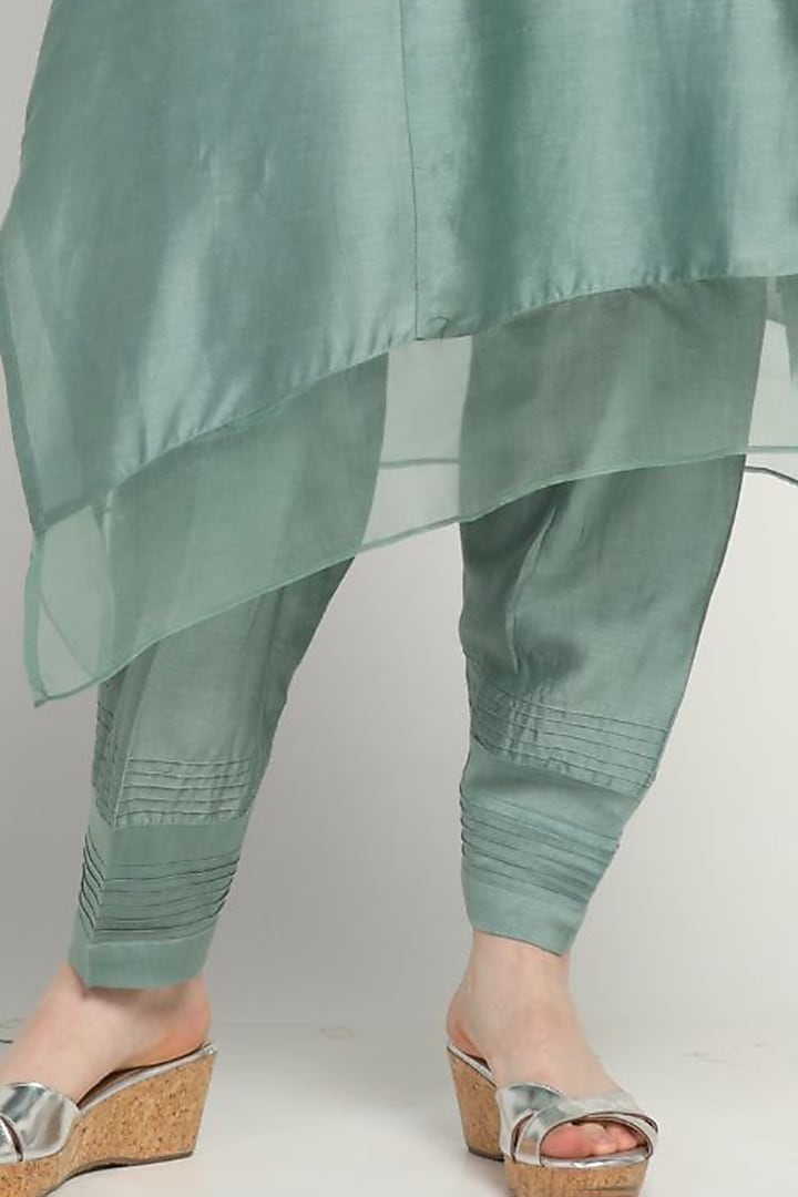 Sage Green Embroidered Kurta Set by Label Savi Abbot at Pernia's Pop Up Shop
