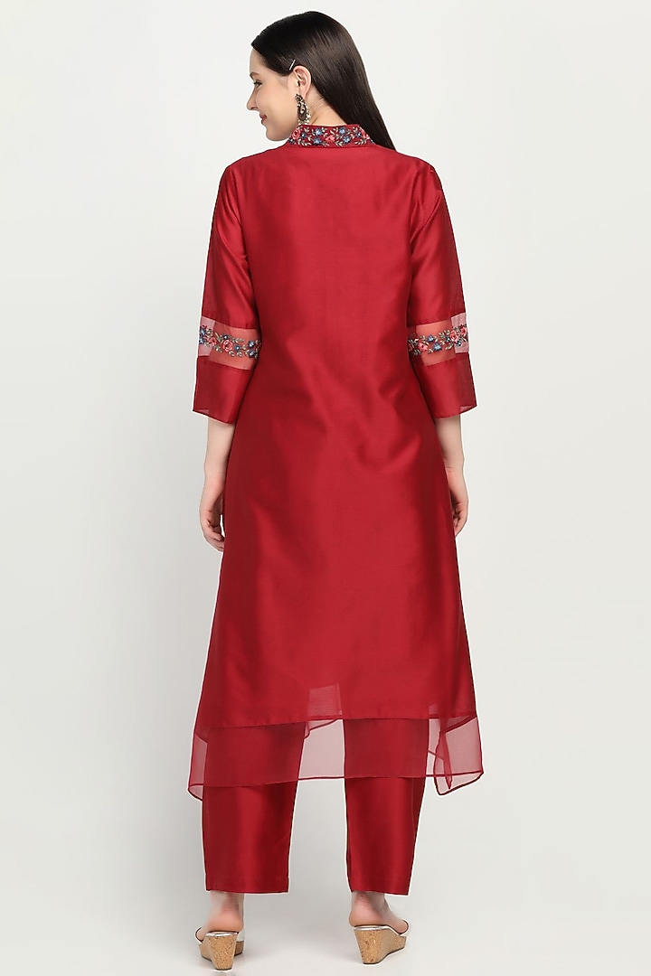 Red Pure Silk Chanderi Embroidered Kurta Set by Label Savi Abbot at Pernia's Pop Up Shop