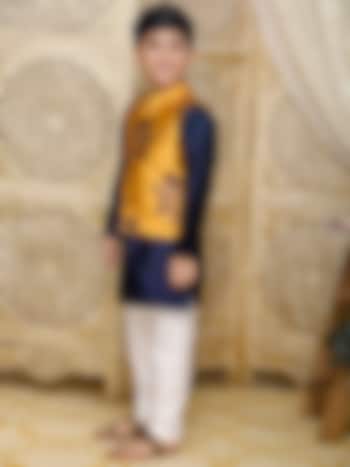 Mustard Printed Bundi Jacket With Kurta Set For Boys by Saka Designs at Pernia's Pop Up Shop