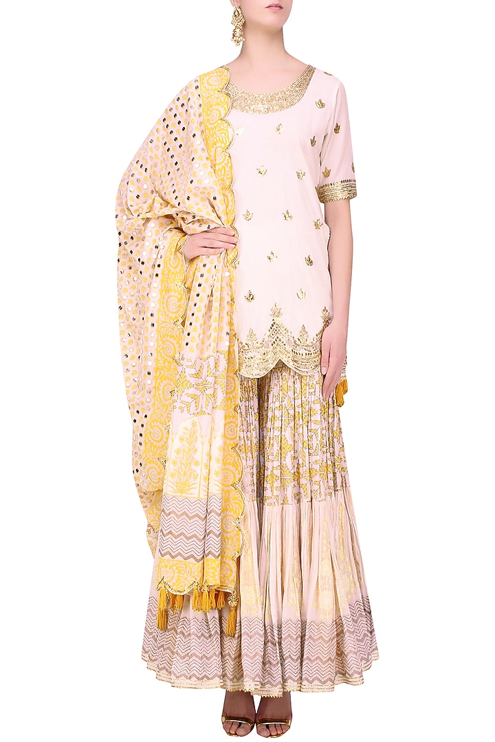 White floral gota patti embroidered kurta and skirt set available only at Pernia's Pop Up Shop.