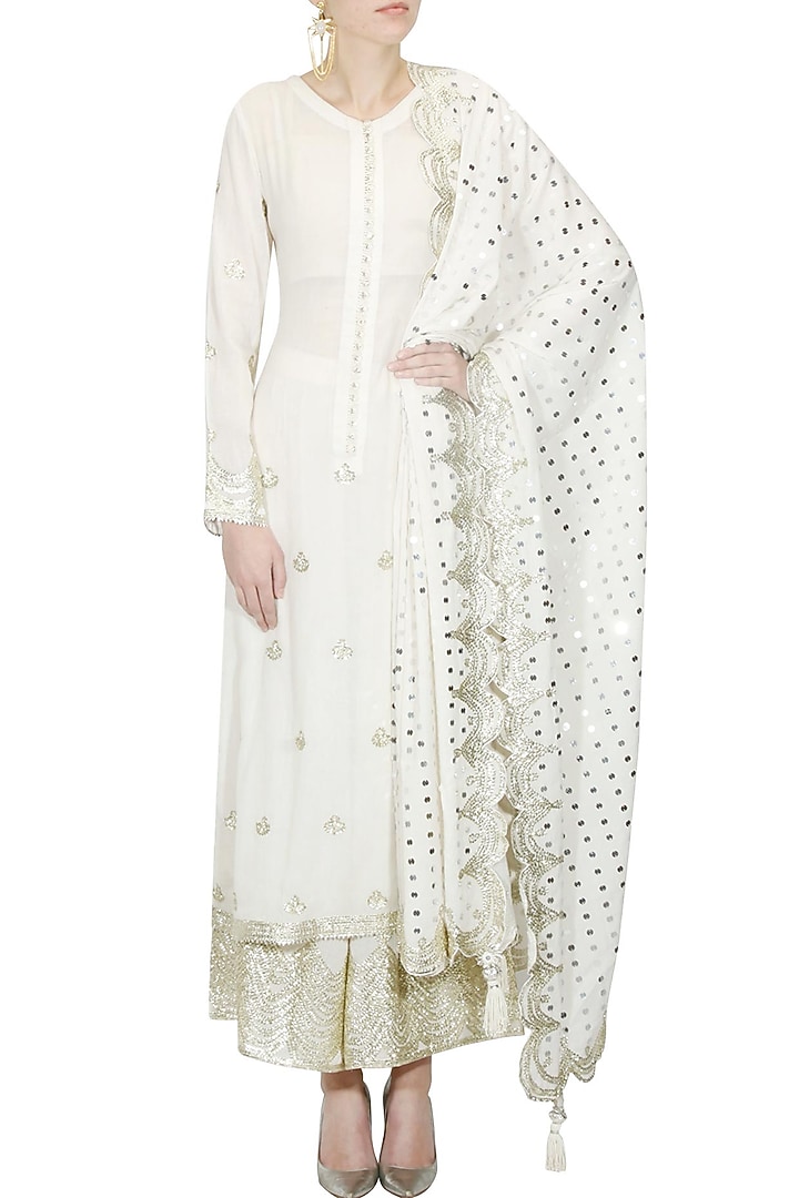 White and silver gota patti work kurta and pyjama set available only at Pernia's Pop Up Shop.