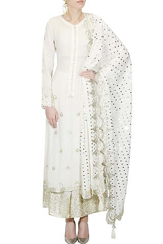 White and silver gota patti work kurta and pyjama set by Sukriti & Aakriti