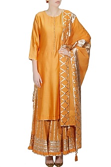 Buy Sukriti Aakriti Designer Lehengas Anarkalis Sarees Sukriti & aakriti, o rótulo é um esforço empreendido por creative heads, sukriti grover e aakriti grover.