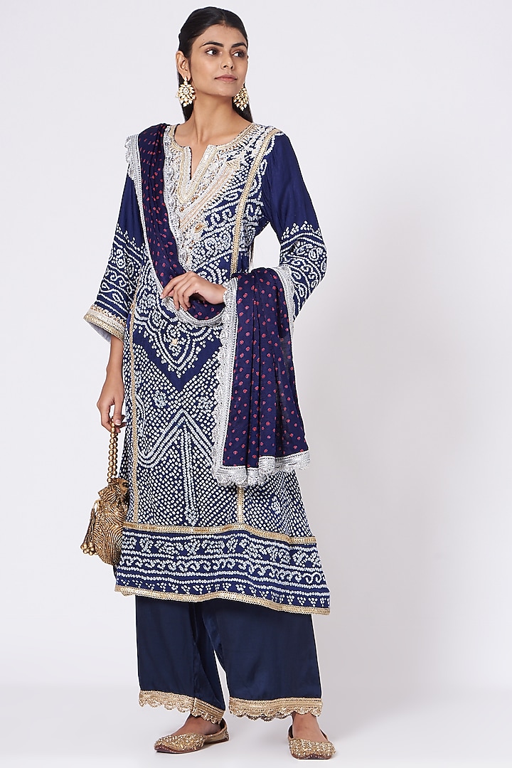 Midnight Blue Embroidered Kurta Set by Sangeeta Kilachand at Pernia's Pop Up Shop