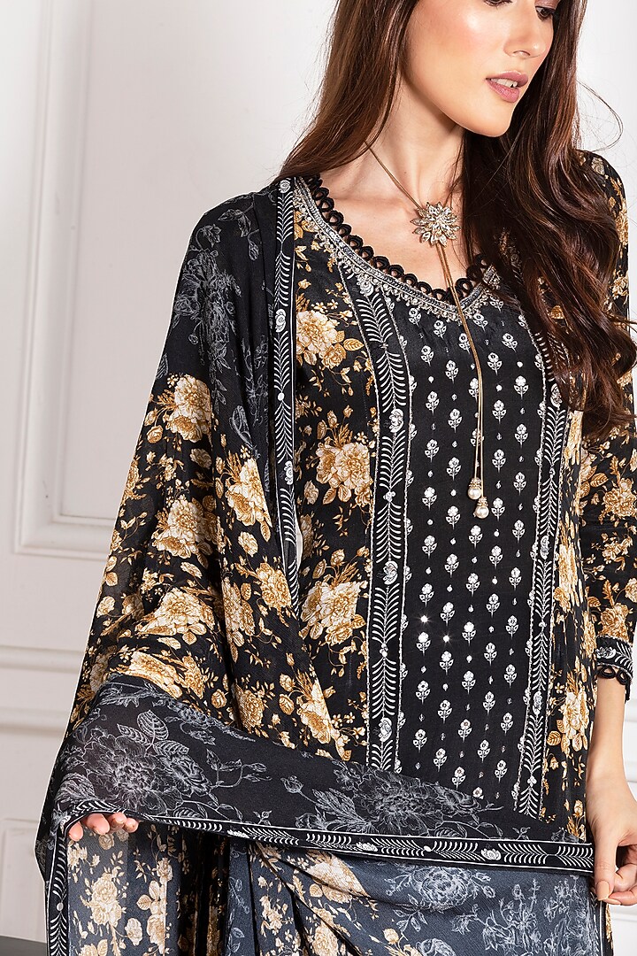 Black & Beige Printed Kurta Set by Sakshi Girri at Pernia's Pop Up Shop