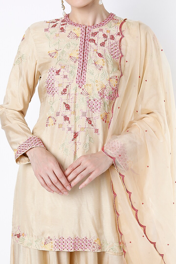 Beige Hand Embroidered Kurta Set by Samad Atelier at Pernia's Pop Up Shop