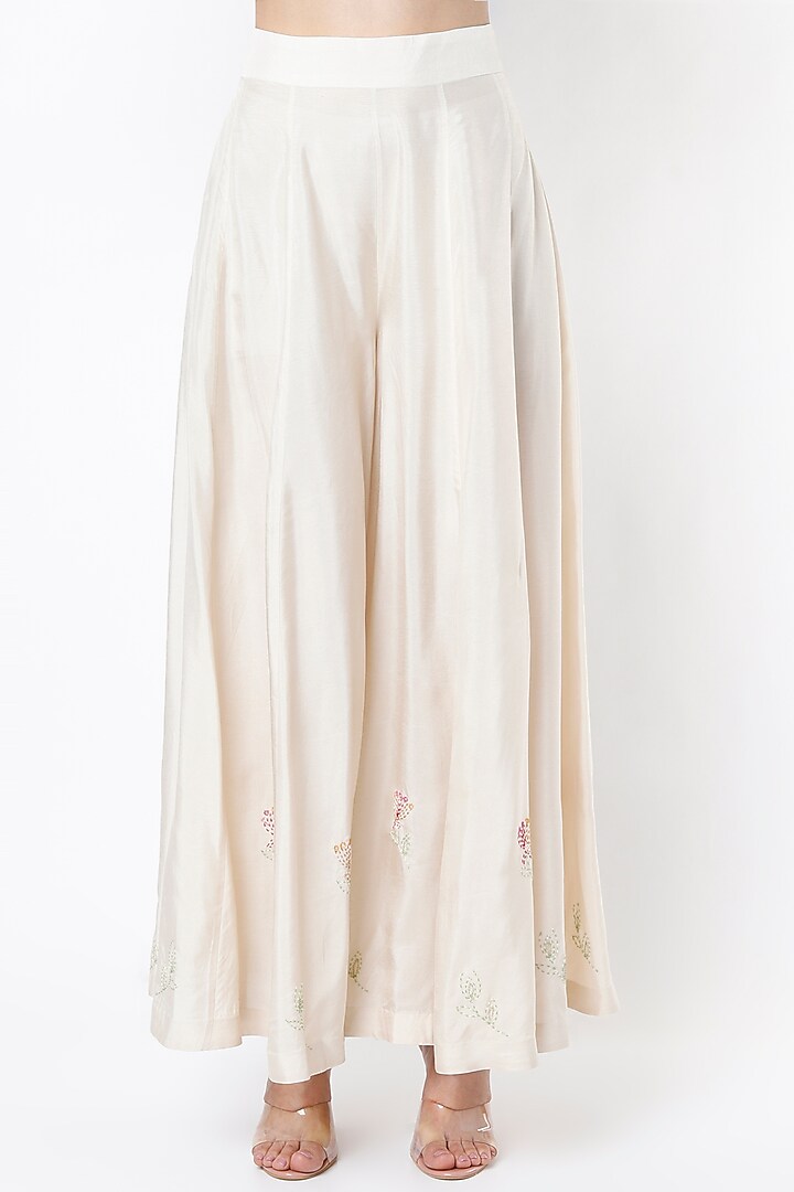 Ivory Hand Embroidered Kurta Set by Samad Atelier at Pernia's Pop Up Shop