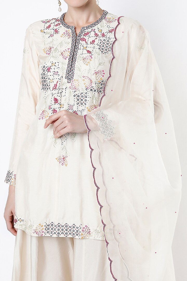 Ivory Hand Embroidered Kurta Set by Samad Atelier at Pernia's Pop Up Shop