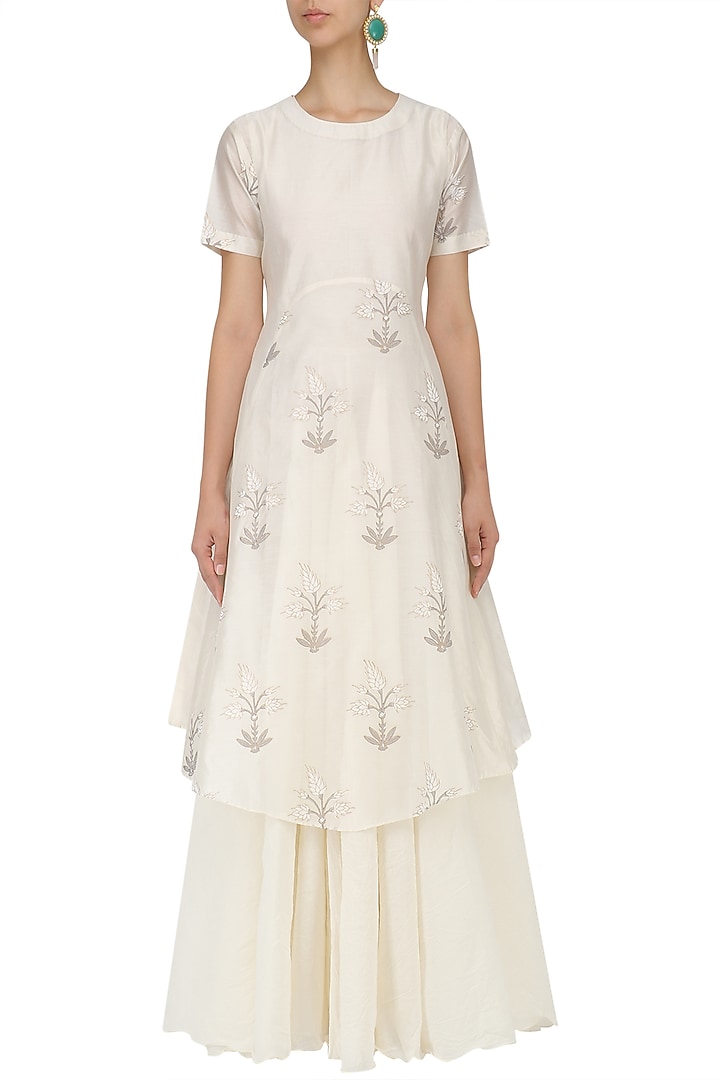 White block printed kurta and inner set available only at Pernia's Pop Up Shop.