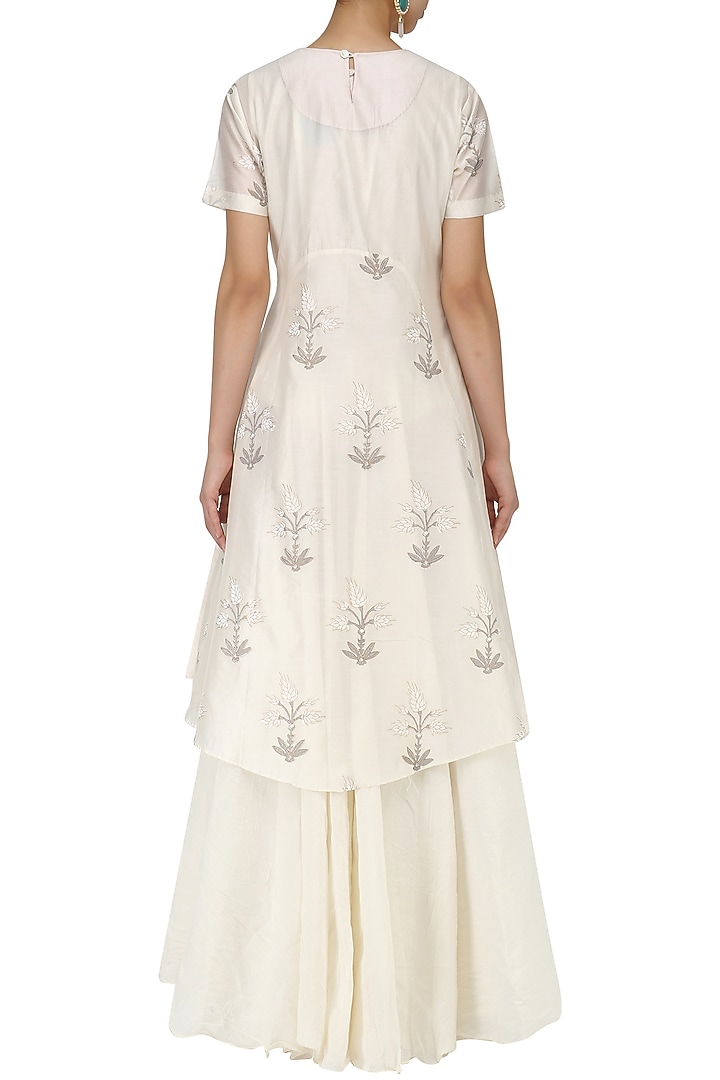 White block printed kurta and inner set available only at Pernia's Pop Up Shop.