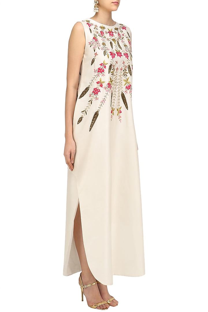 Off white high low gown available only at Pernia's Pop Up Shop.