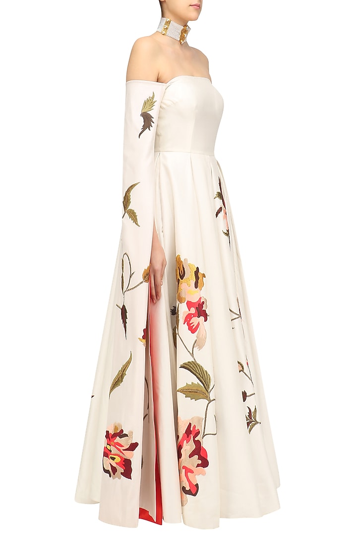 Off white open sleeves off shoulder gown available only at Pernia's Pop Up Shop.