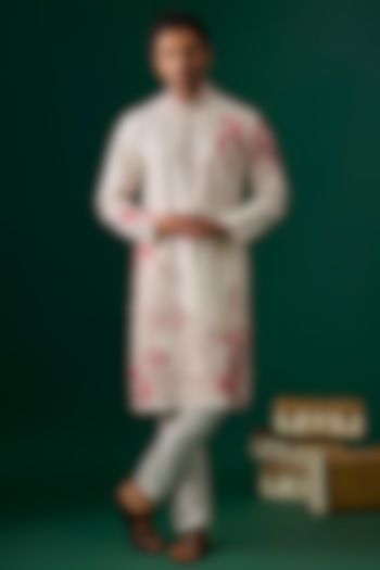 Off-White Tussar Hand & Machine Embroidered Kurta Set by SAMMOHAN at Pernia's Pop Up Shop