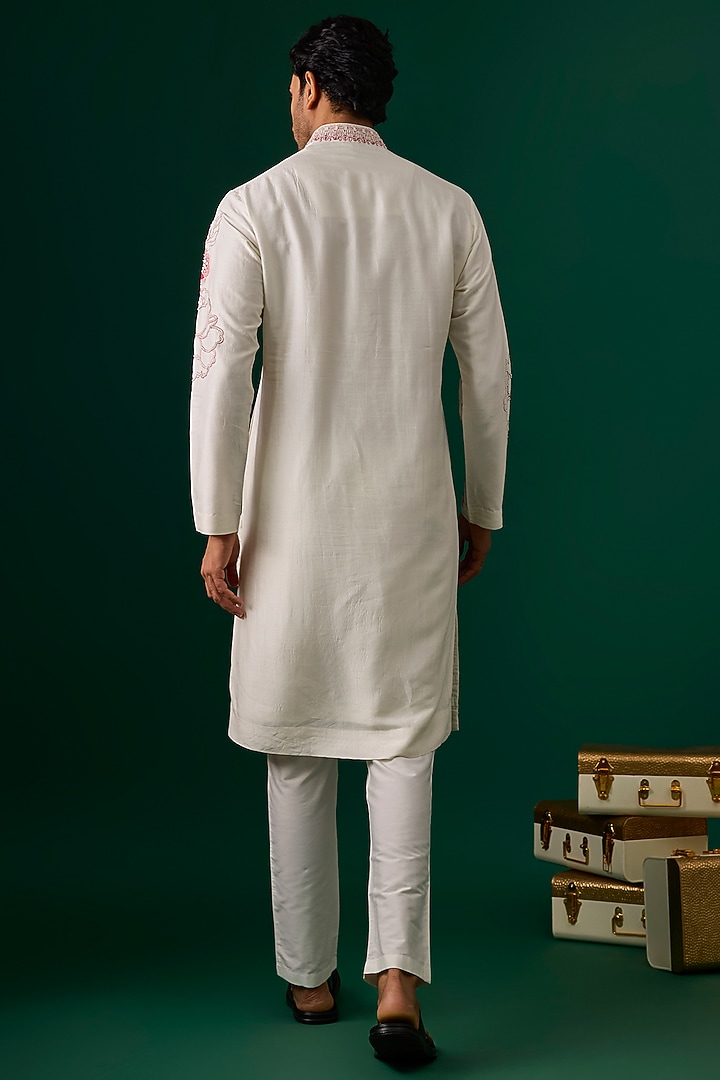 Off-White Tussar Hand & Machine Embroidered Kurta Set by SAMMOHAN at Pernia's Pop Up Shop