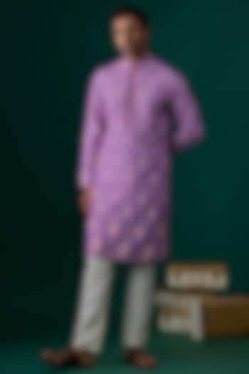 Lilac Tussar Hand & Machine Embroidered Kurta Set by SAMMOHAN at Pernia's Pop Up Shop