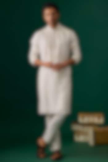 Off-White Tussar Hand & Machine Embroidered Kurta Set by SAMMOHAN at Pernia's Pop Up Shop