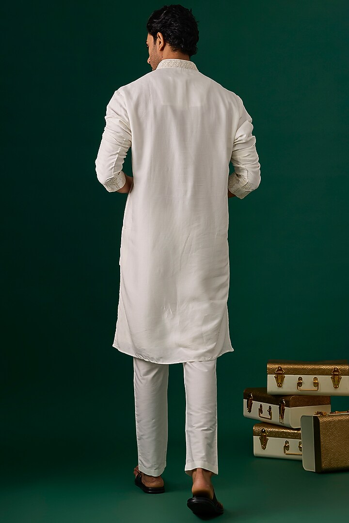 Off-White Tussar Hand & Machine Embroidered Kurta Set by SAMMOHAN at Pernia's Pop Up Shop