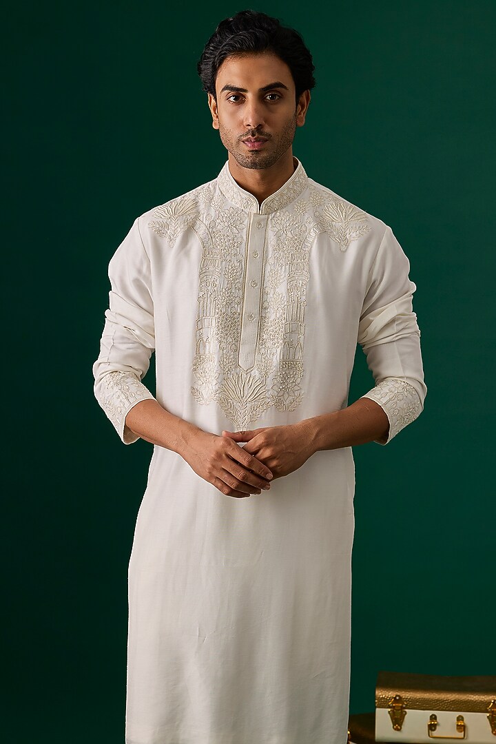 Off-White Tussar Hand & Machine Embroidered Kurta Set by SAMMOHAN at Pernia's Pop Up Shop