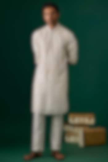 Off-White Tussar Hand & Machine Embroidered Kurta Set by SAMMOHAN at Pernia's Pop Up Shop