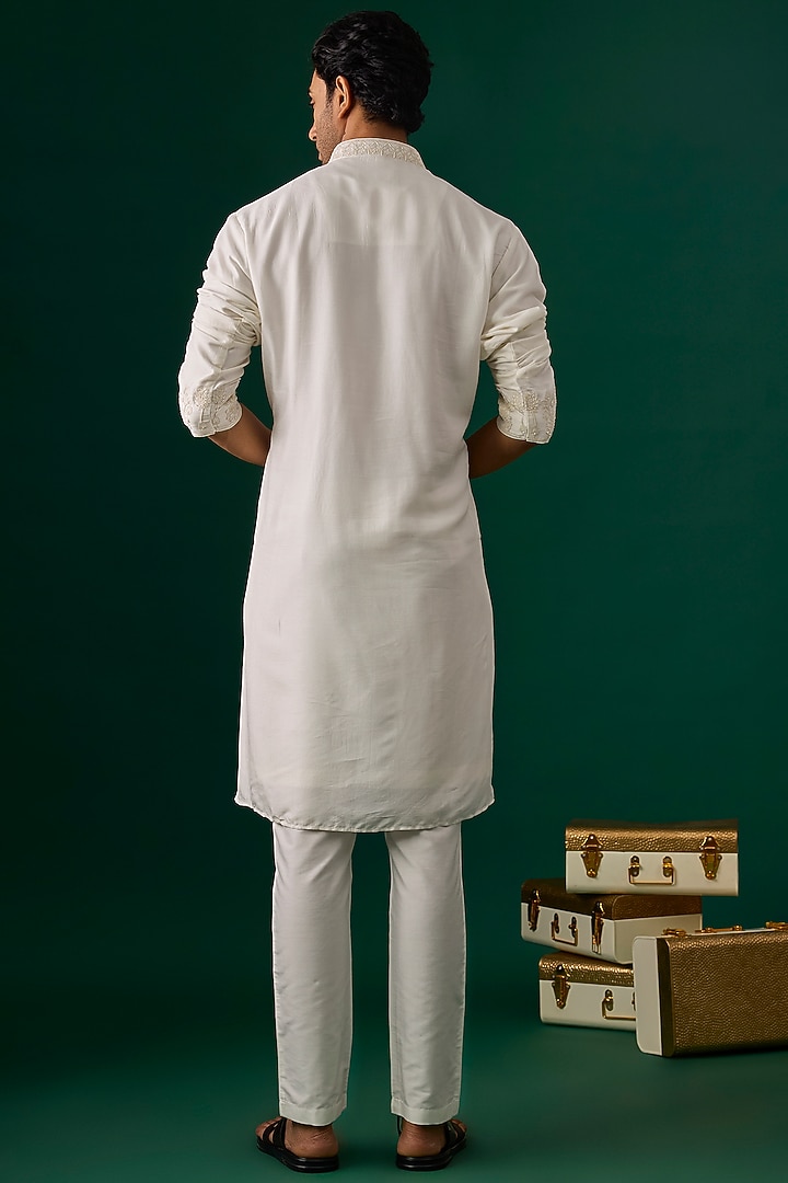 Off-White Tussar Hand & Machine Embroidered Kurta Set by SAMMOHAN at Pernia's Pop Up Shop