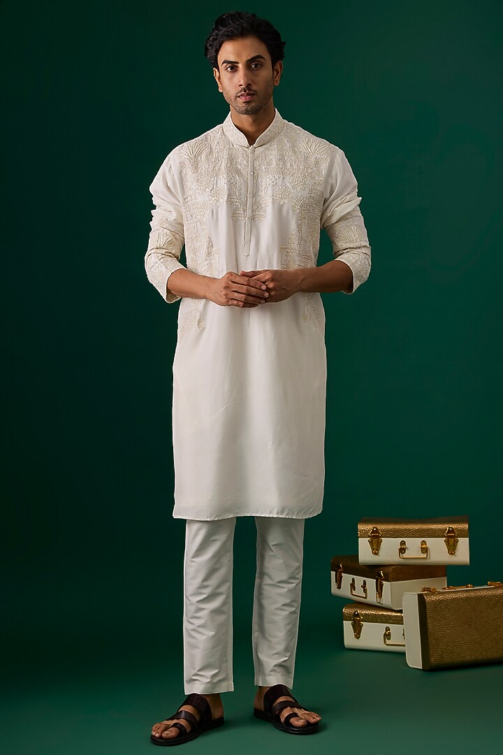 Off-White Tussar Hand & Machine Embroidered Kurta Set by SAMMOHAN at Pernia's Pop Up Shop