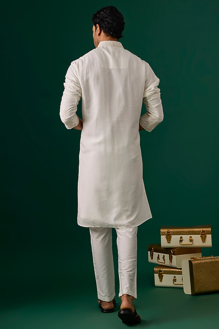 Off-White Tussar Hand & Machine Embroidered Kurta Set by SAMMOHAN at Pernia's Pop Up Shop