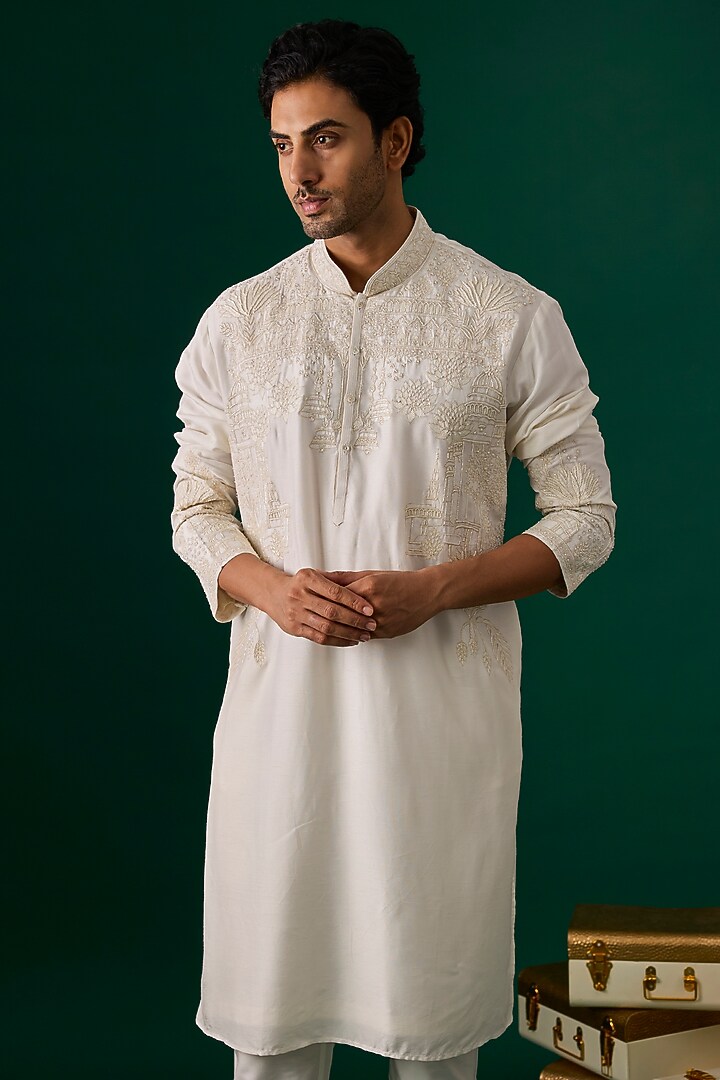 Off-White Tussar Hand & Machine Embroidered Kurta Set by SAMMOHAN at Pernia's Pop Up Shop