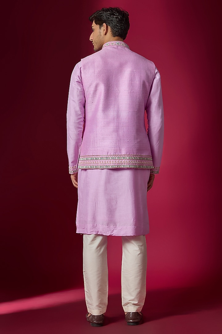 Lilac Raw Silk Resham Embroidered Bundi Jacket Set by SAMMOHAN at Pernia's Pop Up Shop