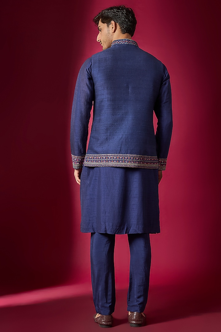 Navy Blue Raw Silk Resham Embroidered Bundi Jacket Set by SAMMOHAN at Pernia's Pop Up Shop