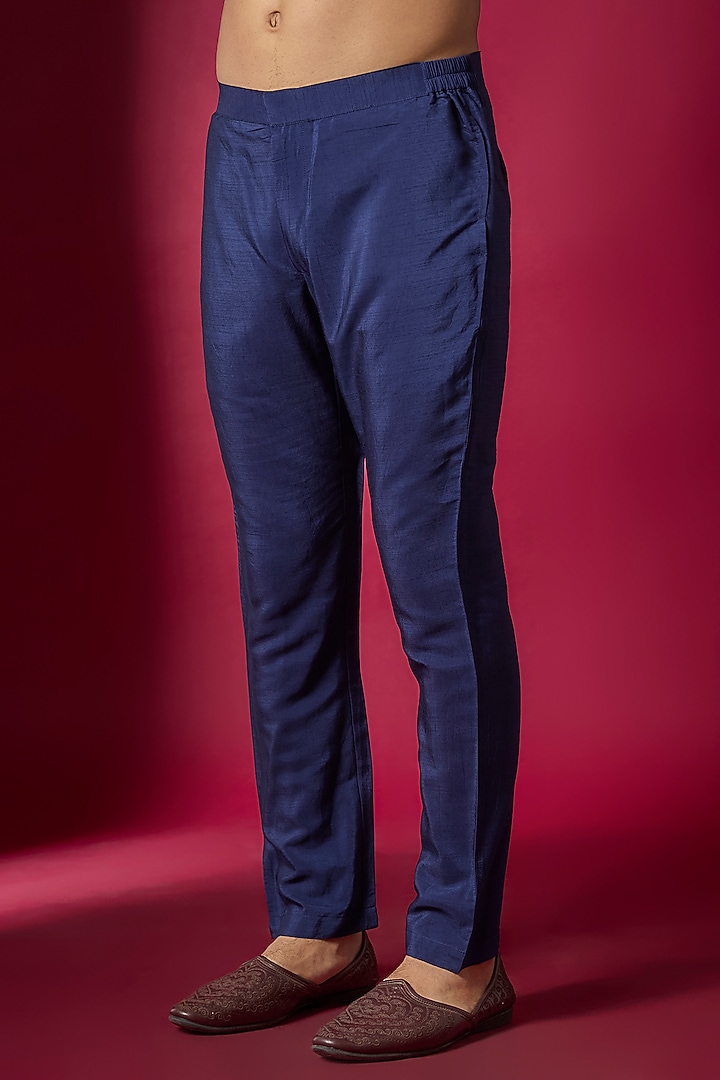 Navy Blue Raw Silk Resham Embroidered Bundi Jacket Set by SAMMOHAN at Pernia's Pop Up Shop
