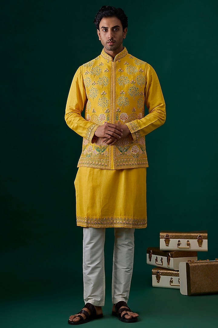 Yellow Raw Silk Hand & Machine Embroidered Bundi Jacket Set by SAMMOHAN at Pernia's Pop Up Shop