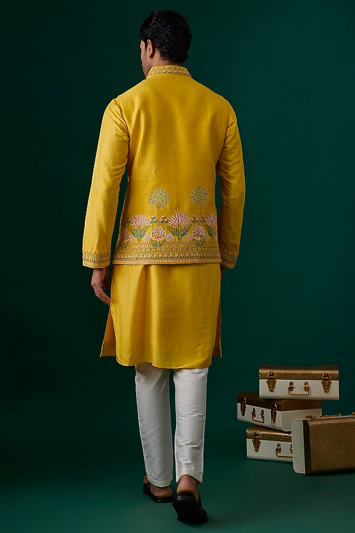 Yellow Raw Silk Hand & Machine Embroidered Bundi Jacket Set by SAMMOHAN at Pernia's Pop Up Shop