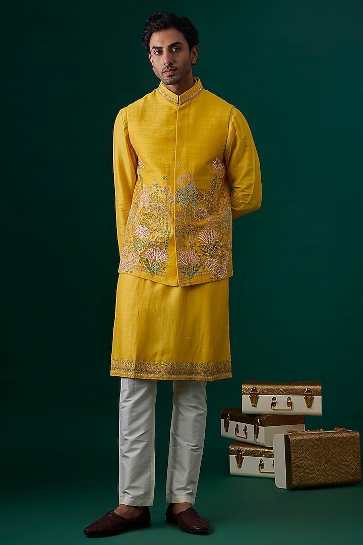 Yellow Raw Silk Hand & Machine Embroidered Bundi Jacket Set by SAMMOHAN at Pernia's Pop Up Shop