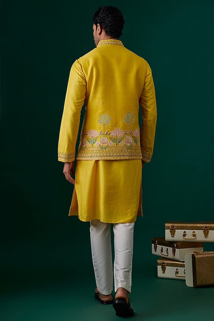 Yellow Raw Silk Hand & Machine Embroidered Bundi Jacket Set by SAMMOHAN at Pernia's Pop Up Shop
