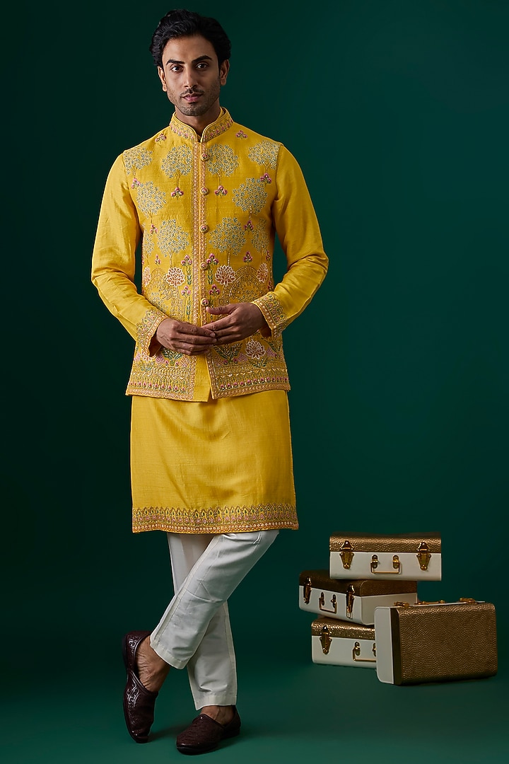 Yellow Raw Silk Hand & Machine Embroidered Bundi Jacket Set by SAMMOHAN at Pernia's Pop Up Shop
