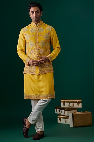 Yellow Raw Silk Hand & Machine Embroidered Bundi Jacket Set by SAMMOHAN