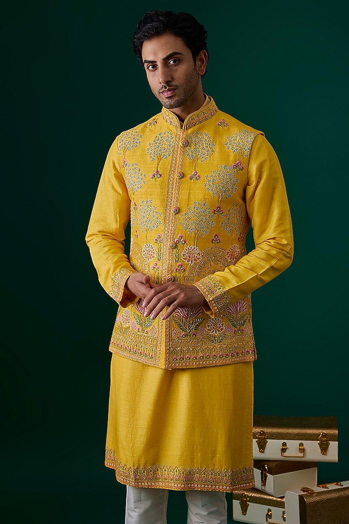 Yellow Raw Silk Hand & Machine Embroidered Bundi Jacket Set by SAMMOHAN at Pernia's Pop Up Shop